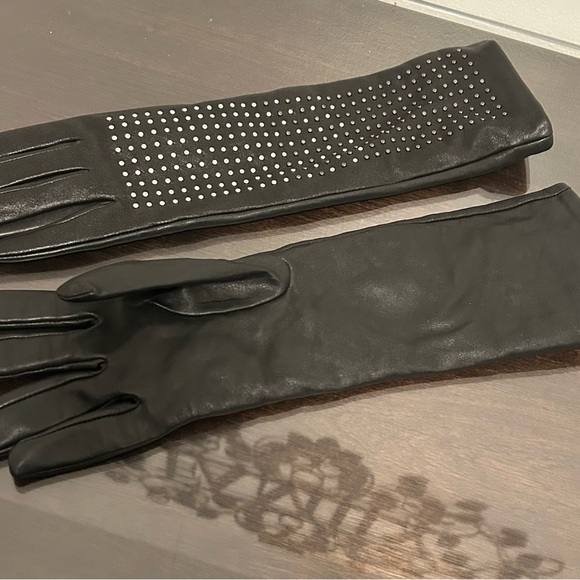 Neina Marcus/Brian Atwood Leather Gloves - Picture 2 of 6